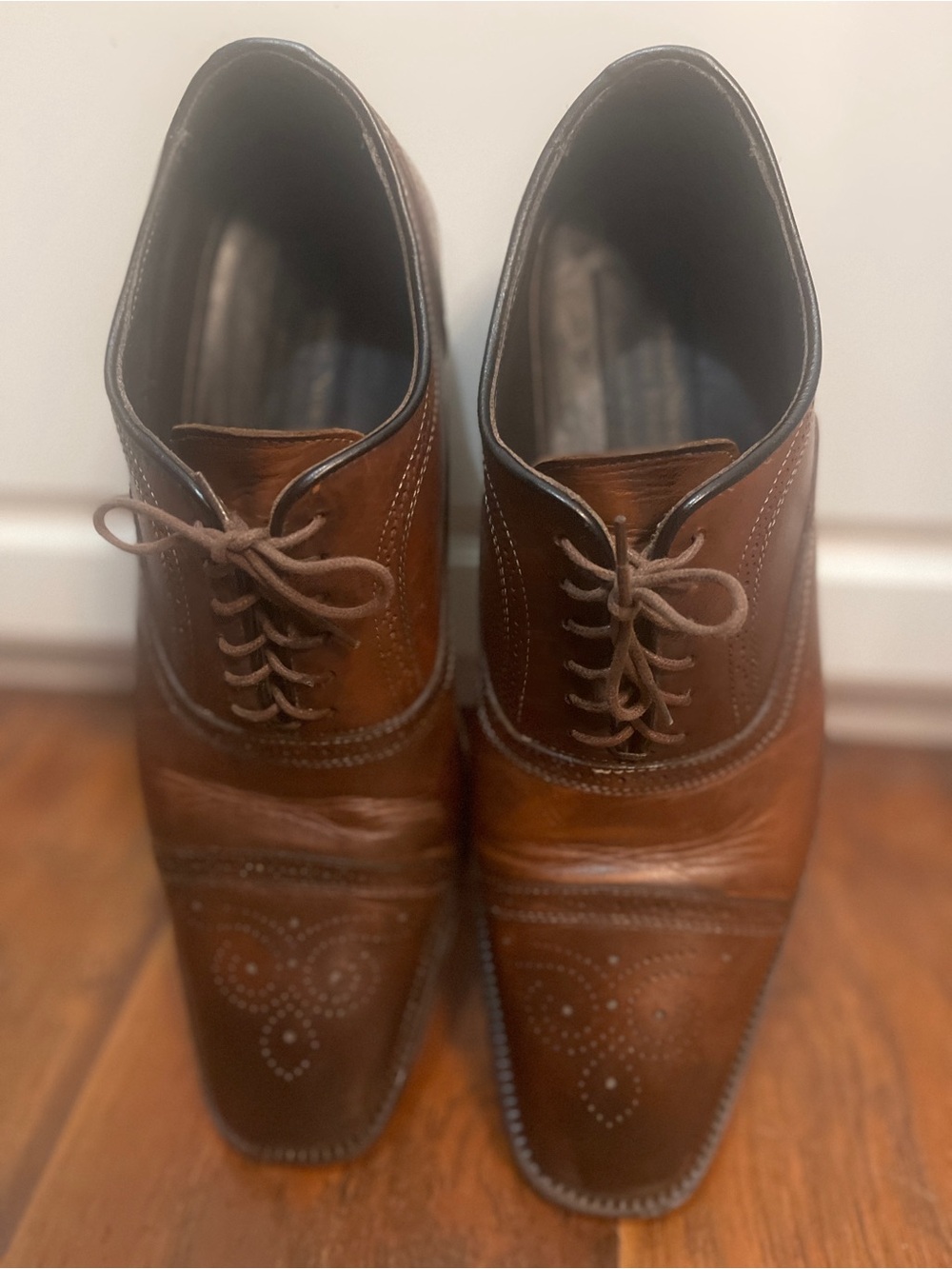 To Boot Brown Leather Cap-Toe Oxfords with Brogue Detail